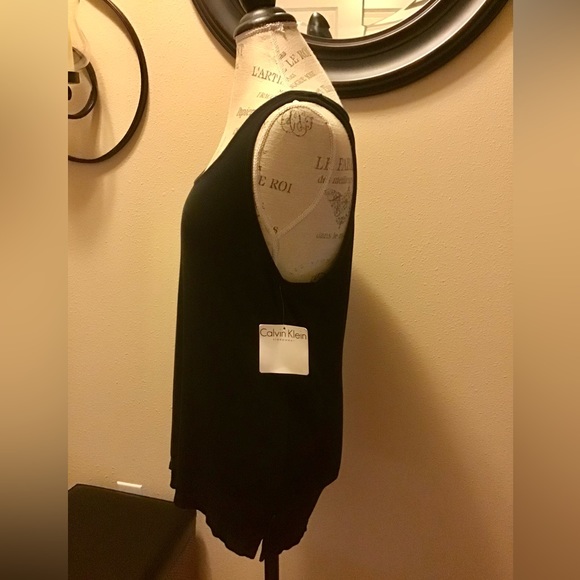 NWT CALVIN KLEIN SLEEPWEAR TOP. LOOKING FOR SOMETHING COOL & COMFY TO ZZZZ IN?💞 - Picture 3 of 9